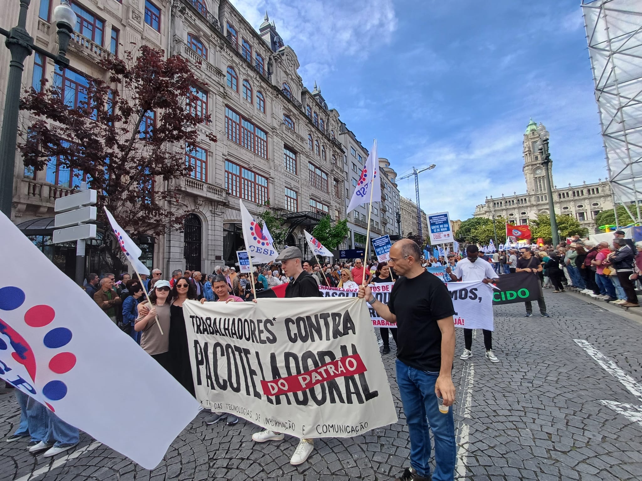 Faixa dos Trabalhadores das TIC no 1º de Maio no Porto